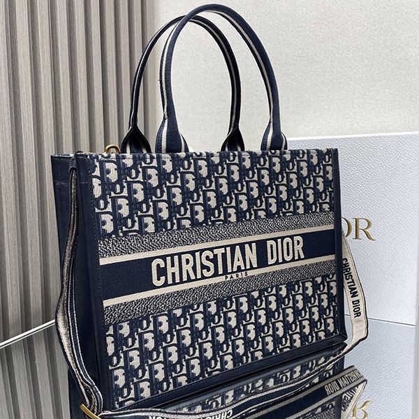 Lovely Dior Oblique Medium Tote Bag dee97831