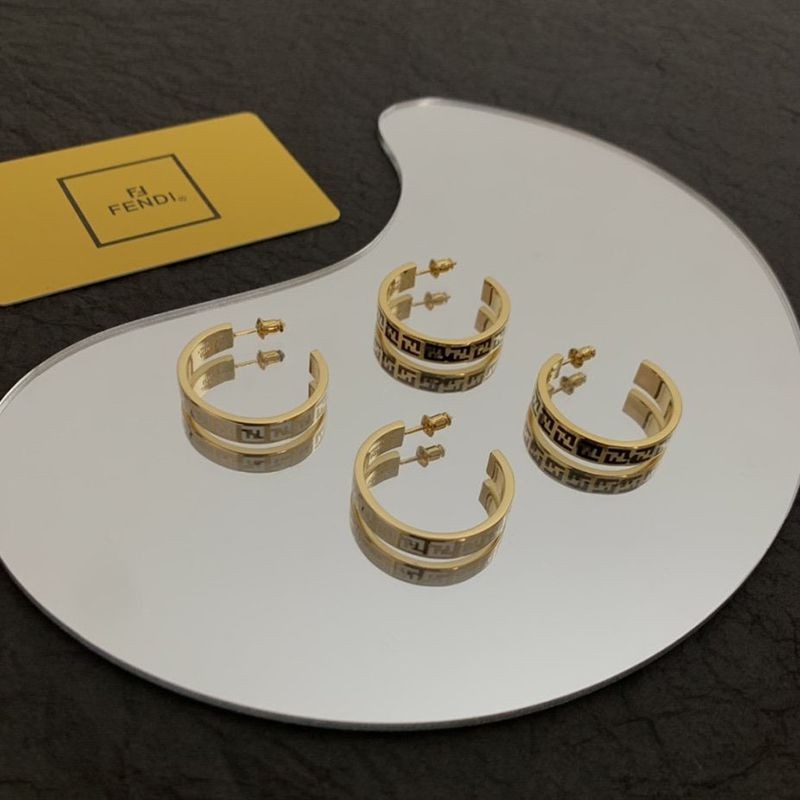 ★Popular in Japan! Fendi fake earrings, gold color, women's, 2 colors, 8AH369TL9F0A47 ★Popular in Japan! Fendi fake earrings, gold color, women's, 2 colors, 8AH369TL9F0A47