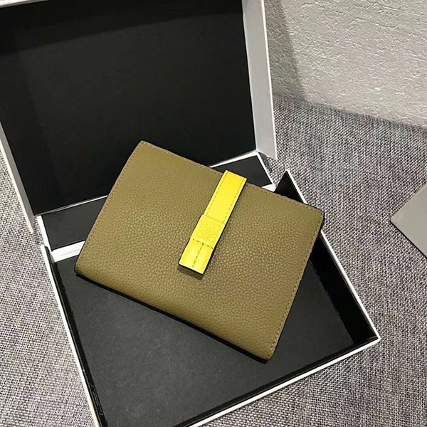 Very popular!! New color [Loewe] Vertical Wallet Medium Replica los98907
