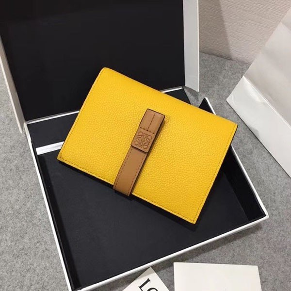 The rapidly increasing popularity of the [Loewe] Vertical Wallet Medium Replica lob69818