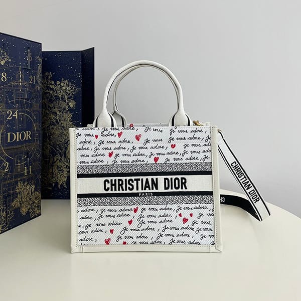 No. 1 in total sales! Dior Book Tote Bag Replica Small M1325CZBX No. 1 in total sales! Dior Book Tote Bag Replica Small M1325CZBX