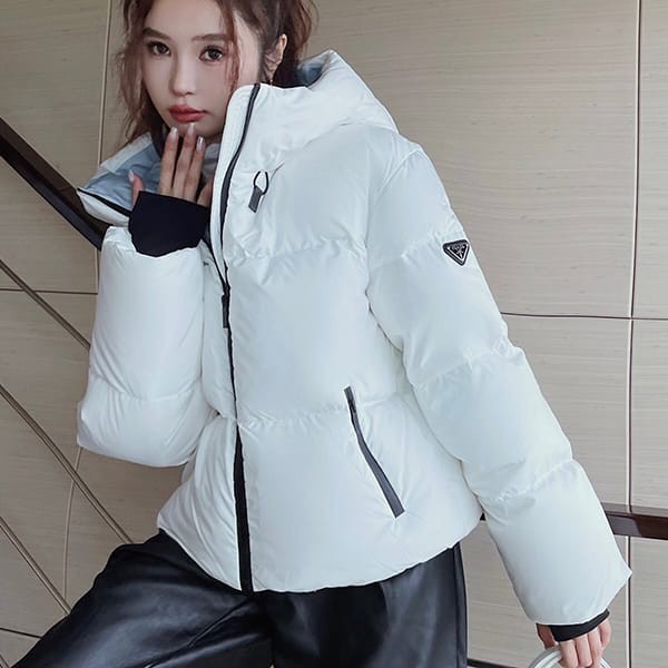 Hard to find fake Prada Re-Nylon logo short down jacket pud36531 Hard to find fake Prada Re-Nylon logo short down jacket pud36531