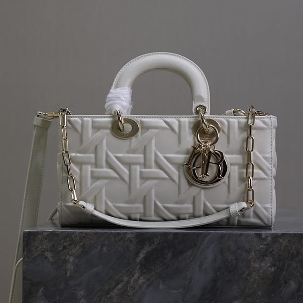 Very popular: Lady Dior replica D-JOY medium bag dep58172 Very popular: Lady Dior replica D-JOY medium bag dep58172