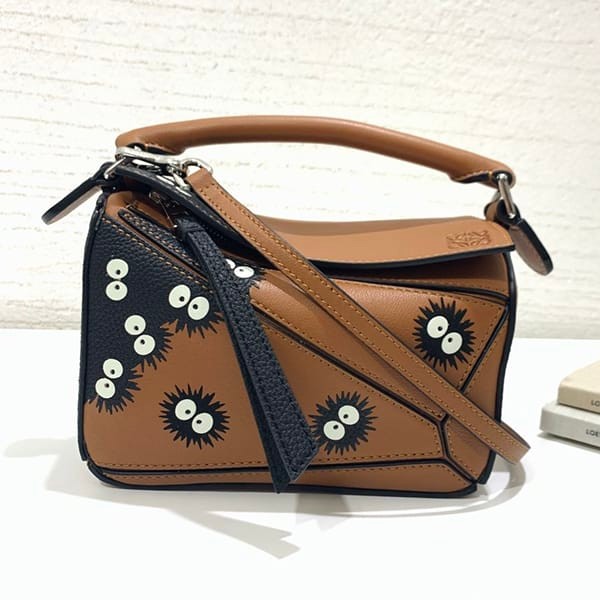 No. 1 in total sales! Loewe Puzzle Mini Bag Shoulder Bag Replica Crossbody lou86187 No. 1 in total sales! Loewe Puzzle Mini Bag Shoulder Bag Replica Crossbody lou86187
