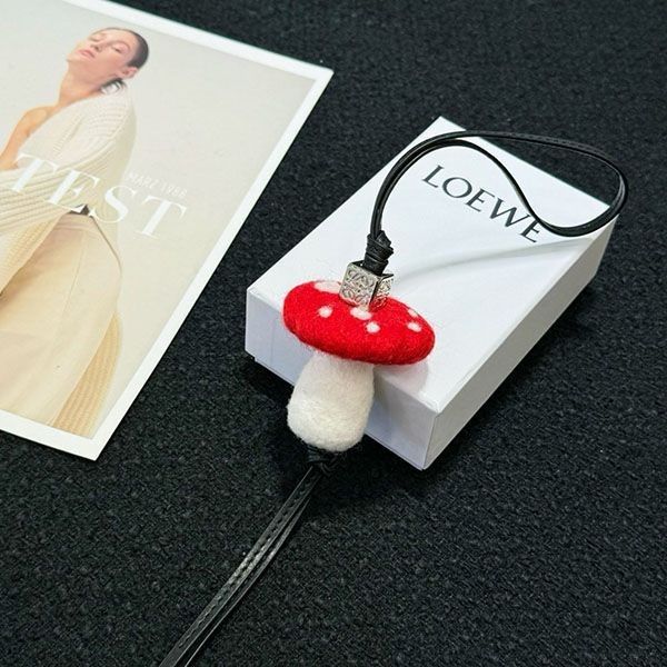 [Very easy to use] Loewe calfskin bag charm, grade N, lob16210