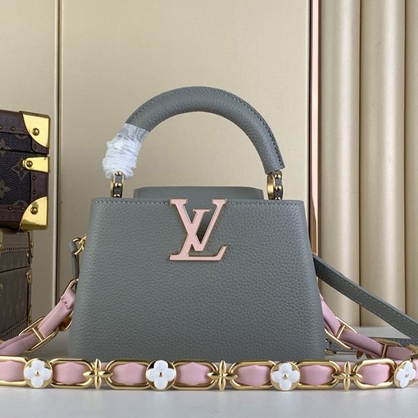 Elegant and clean? Louis Vuitton Capucines replica? Mini flower motif M23363