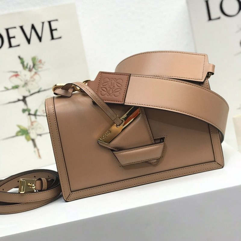 ★Popular in Japan! Loewe Shoulder Bag Fake Barcelona Silk Calf Leather 0010594182