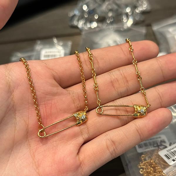 Love at first sight? Chrome Hearts Necklace Replica CH Cross 22K Safety Pin Gold Kue62753
