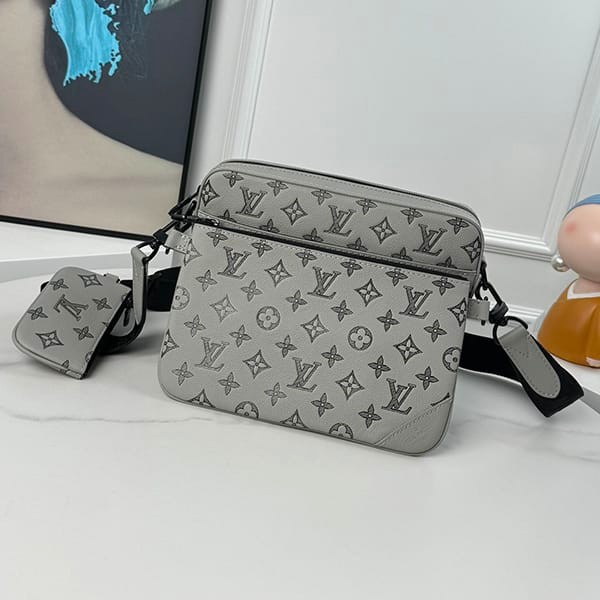 A lovely Louis Vuitton grade n Trio messenger shoulder bag M46603 A lovely Louis Vuitton grade n Trio messenger shoulder bag M46603