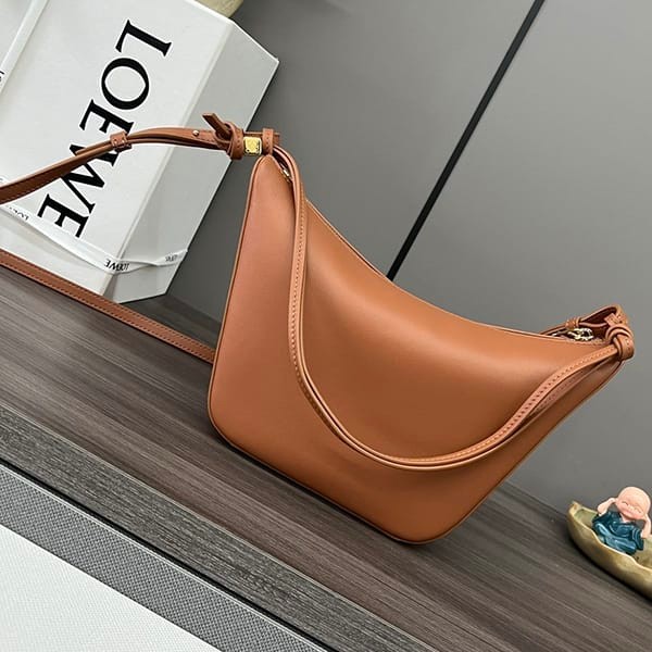 ★Safe and secure shipping with tracking Loewe replica hammock shoulder bag lou76821