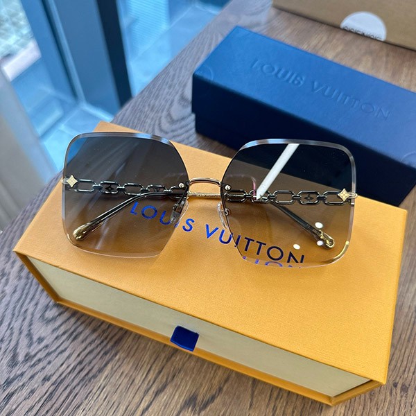 [Add a touch of glamour and style to your summer outfit] Louis Vuitton sunglasses replica vur39315