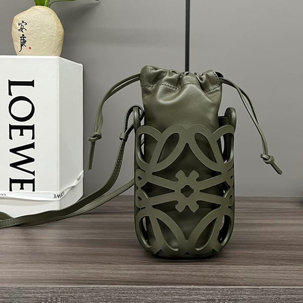 Extremely rare! Loewe replica Anagram cut-out pocket loq42663 Extremely rare! Loewe replica Anagram cut-out pocket loq42663