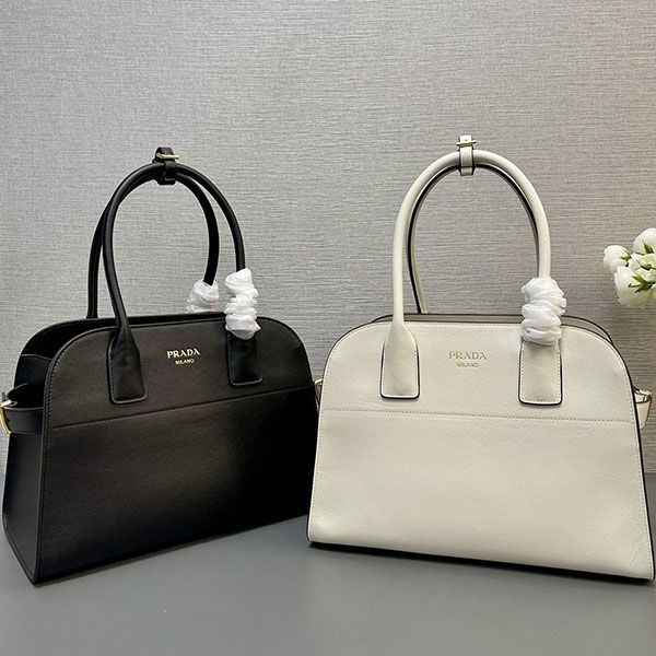 Love at first sight? Prada Medium Leather Tote Bag Replica pup42900 Love at first sight? Prada Medium Leather Tote Bag Replica pup42900