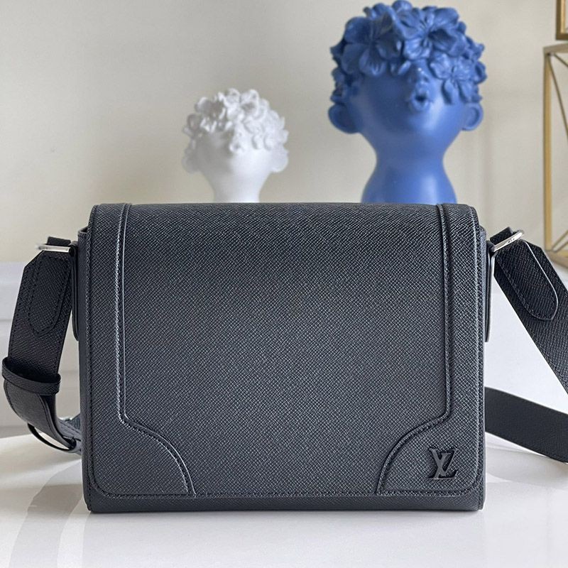 Rare item [Louis Vuitton] New flap messenger bag replica M30807