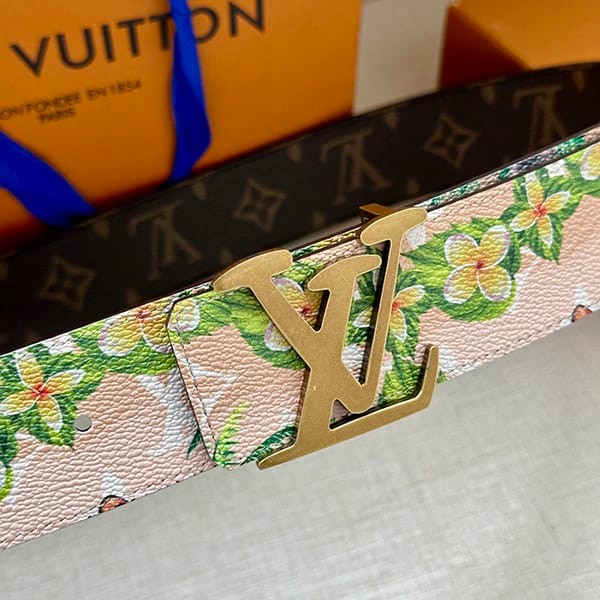 I definitely want this! Louis Vuitton LV Tag 40mm Reversible Belt Replica M8639U
