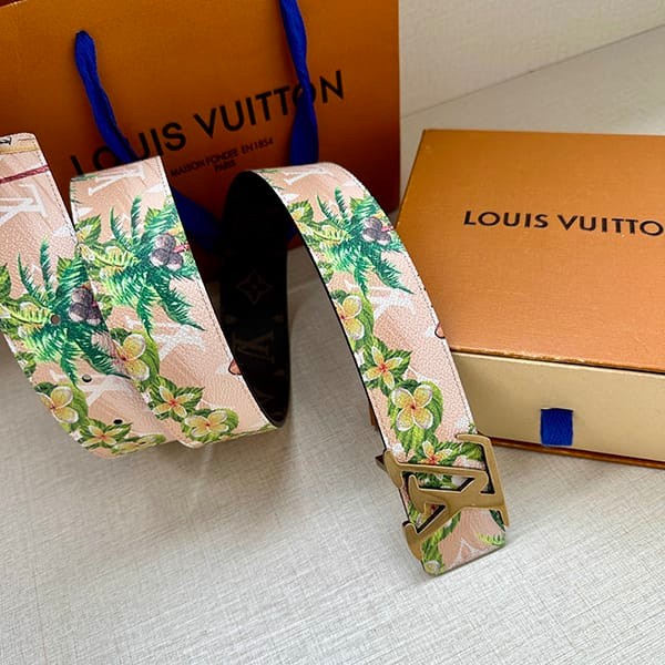 I definitely want this! Louis Vuitton LV Tag 40mm Reversible Belt Replica M8639U