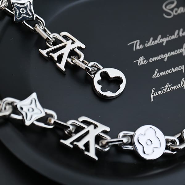 ★Safe shipping with tracking Louis Vuitton Grade N Necklace Daisy Flower x Monogram Craggy M01880