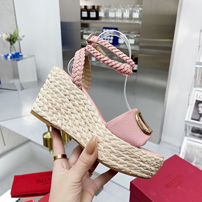 Popular all over the world? Valentino Strap Wedge Sandals Replica Raffia Pink Outlet Vua46951