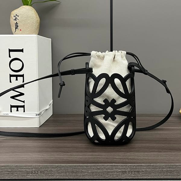 Easy to use Loewe replica Anagram cut-out pocket loj36567