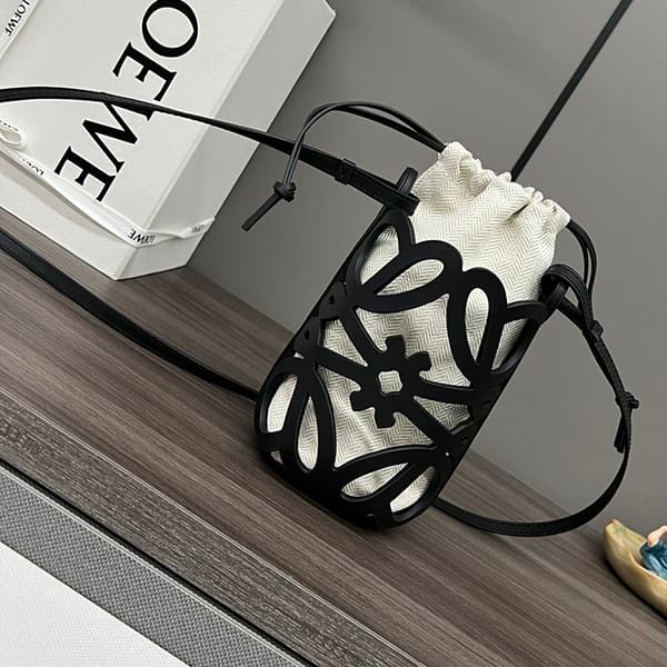 Easy to use Loewe replica Anagram cut-out pocket loj36567