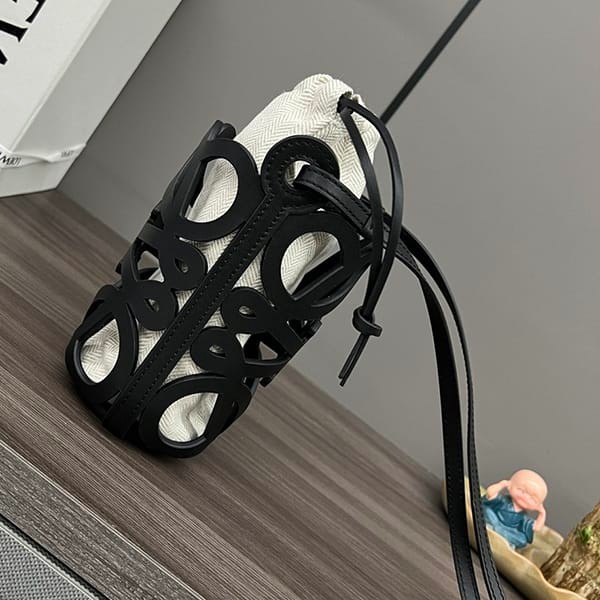 Easy to use Loewe replica Anagram cut-out pocket loj36567