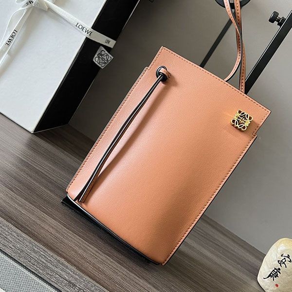 Easy to use Loewe Anagram Leather Shoulder Bag Replica lov95292