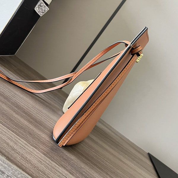 Easy to use Loewe Anagram Leather Shoulder Bag Replica lov95292