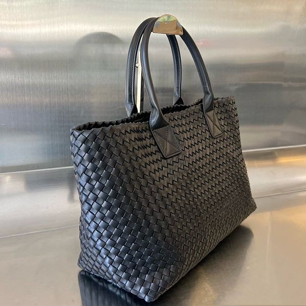 Hard to find! Bottega Veneta Large Handbag Replica bou43664