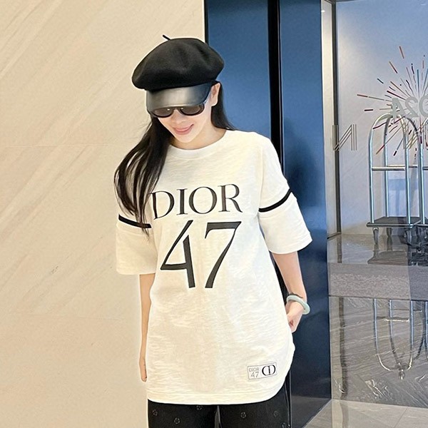 {Large logo is cool★} Dior 47 logo cotton T-shirt copy 2 colors 413J640A0849 {Large logo is cool★} Dior 47 logo cotton T-shirt copy 2 colors 413J640A0849