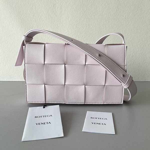 Stylish and cute Bottega Veneta replica Cassette crossbody bag bod25526