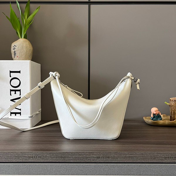 Loewe Hammock Shoulder Bag Replica loi93538 Loewe Hammock Shoulder Bag Replica loi93538