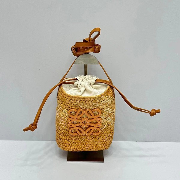 Loewe Replica Square Pocket Irakayashi Leather Shoulder Bag Natural Women's lor90473 Loewe Replica Square Pocket Irakayashi Leather Shoulder Bag Natural Women's lor90473