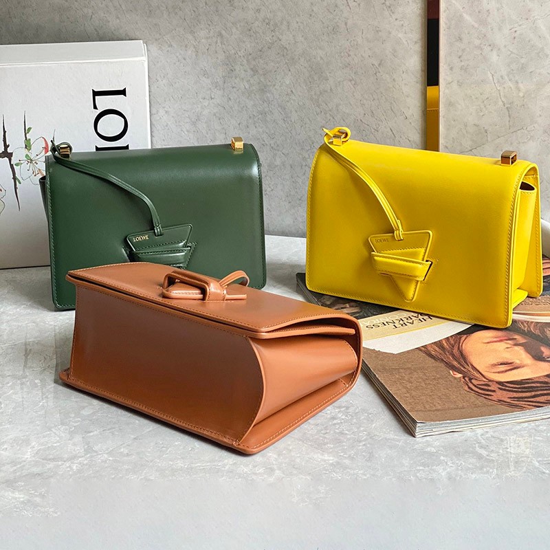 Popular Loewe Barcelona Bag Replica Silk Calfskin Shoulder A532M15X028110 Popular Loewe Barcelona Bag Replica Silk Calfskin Shoulder A532M15X028110