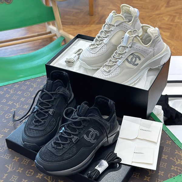 ◆Simple but cute pair◆Chanel sneakers copy white, black shn81243