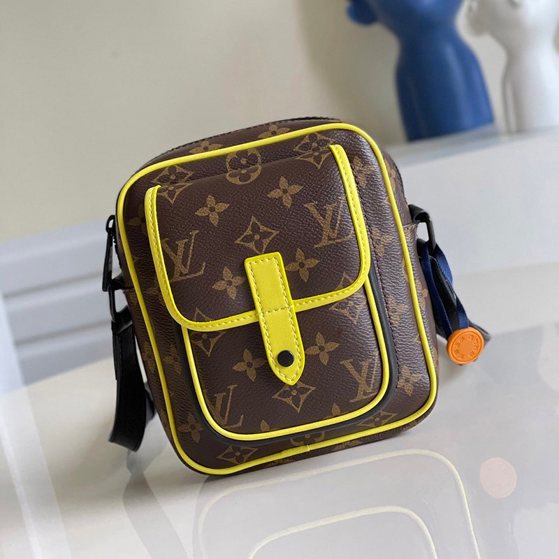 [Very Popular] Louis Vuitton Shoulder Bag Replica Christopher Wearable Wallet vue83876