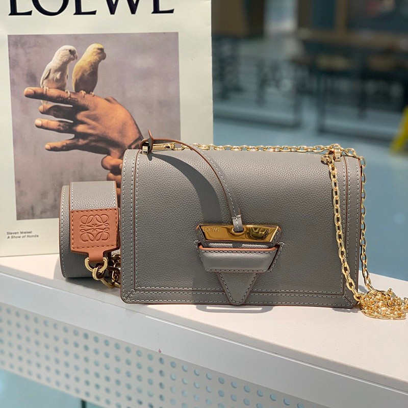 No customs duties, fake Loewe shoulder bag, soft calf leather, triangular buckle, Barcelona bag, khaki, loq82008 No customs duties, fake Loewe shoulder bag, soft calf leather, triangular buckle, Barcelona bag, khaki, loq82008