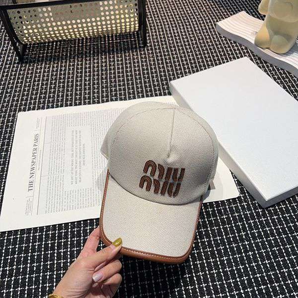 Perfect as a gift? Miu Miu logo cap replica myk87947