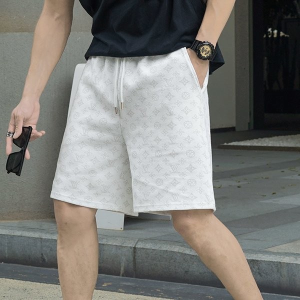 Love at first sight? Louis Vuitton Monogram Copy Logo Print Shorts vuj51886