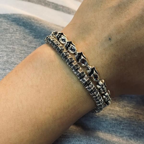 Easy to use Chrome Hearts Replica Pyramid Plus Link Bracelet Kur53242 Easy to use Chrome Hearts Replica Pyramid Plus Link Bracelet Kur53242