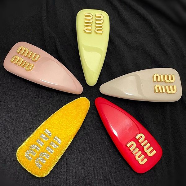 Miu Miu patent leather hair clip loved by many celebrities is a fake myb21195