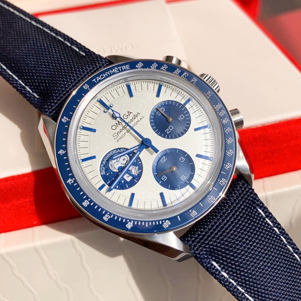 Omega Command Module Snoopy's Journey Around the Moon Replica Speedmaster 310.32.42.50.02.001