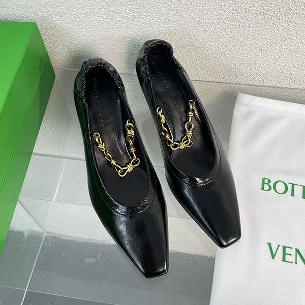 Immediate delivery Bottega Veneta Madame Black Patent Leather Decollete bob44663