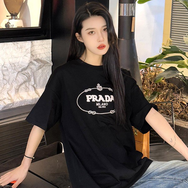 Love at first sight? Prada Interlock Embroidered T-shirt Replica puv68493