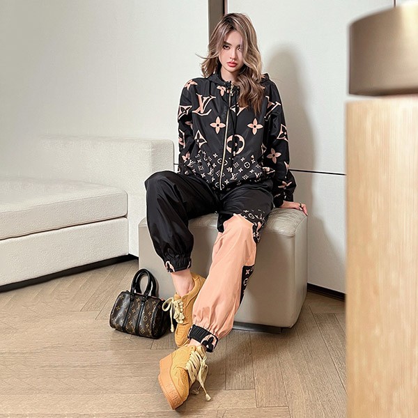 Louis Vuitton Replica Monogram Nylon Parka & Jogging Pants vuy11198 Louis Vuitton Replica Monogram Nylon Parka & Jogging Pants vuy11198