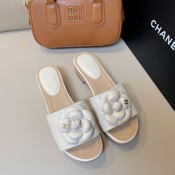 Sure to sell out! The fluffy feel is too cute! Chanel copy sandals SHV07141