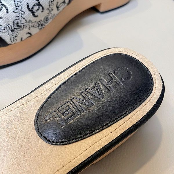 The fluffy texture is so cute! Chanel sandals replica shz38571