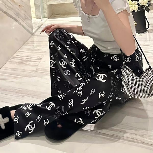 Super low price! Chanel n-grade elegant CC pants printed neoprene shu76165