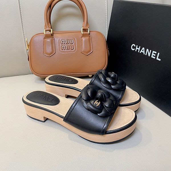 The fluffy feel is so cute Chanel sandals shc49782