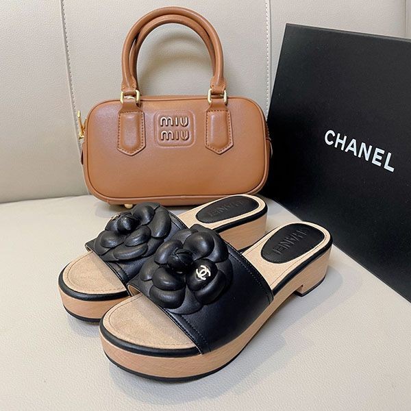 The fluffy feel is so cute Chanel sandals shc49782