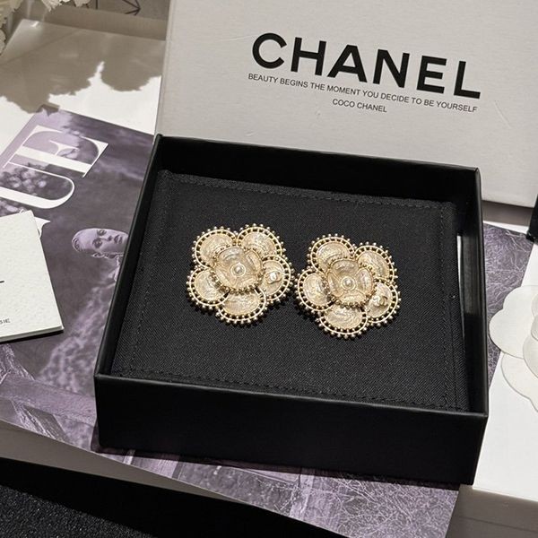 Super popular! Stylish camellia motif [Chanel] earrings at a great price shg56619